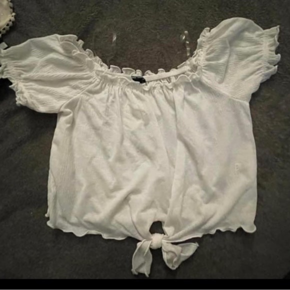 2 Womens Crop Tops Size Small NWT - Picture 2 of 2